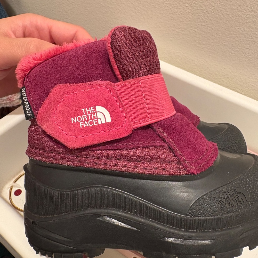 The north face snow boots - Picture 2 of 2